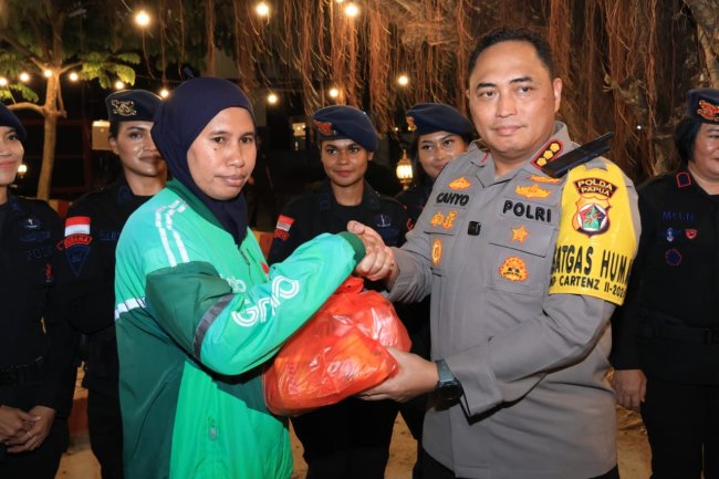 Momen Hut Polwan ke-77, Kapolda Papua Bagikan Tali Asih untuk Driver Ojol