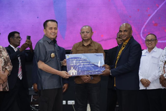 Pj Gubernur Papua Agus Fatoni Beri Bantuan ke GBI Pondok Pemulihan di Sentani Pj Gubernur Papua Agus Fatoni Beri Bantuan ke GBI Pondok Pemulihan di Sentani