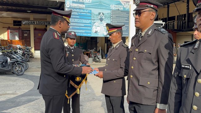 Miliki Dedikasi Tinggi dan Berprestasi, Tujuh Personil Polresta Jayapura Didapuk Penghargaan