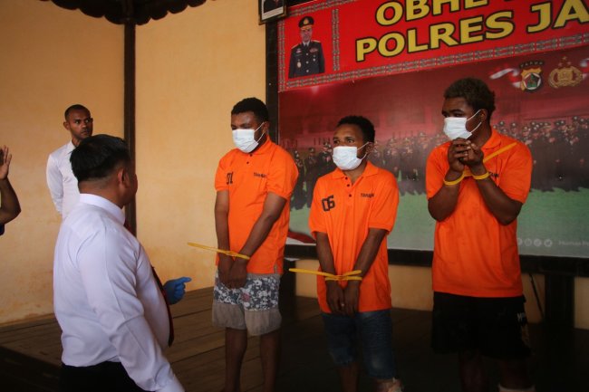 Polres Jayapura Ungkap Kasus Begal Tewaskan Driver Ojol di Sentani Polres Jayapura Ungkap Kasus Begal Tewaskan Driver Ojol di Sentani