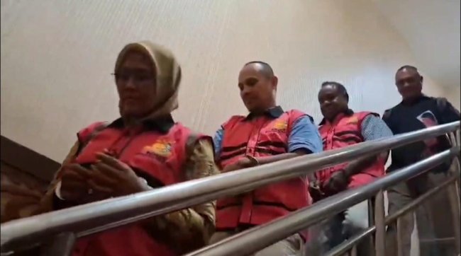 Kejati Papua Tetapkan 3 Tersangka Dalam Kasus Korupsi LPMP Papua Yang Rugikan Negara Rp43 Miliar Kejati Papua Tetapkan 3 Tersangka Dalam Kasus Korupsi LPMP Papua Yang Rugikan Negara Rp43 Miliar
