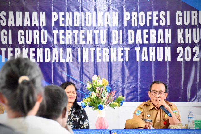 Plh Sekda Puncak Jaya Buka PPG Bagi Guru Daerah Khusus yang Terkendala Internet Tahun 2025