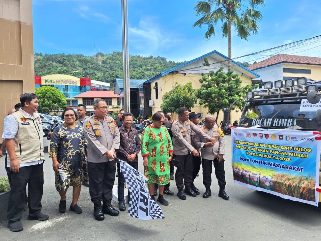 Jaga Stabilitas Harga Pangan Jelang Nataru, Polda Papua Distribusikan 165 Ton Beras SPHP