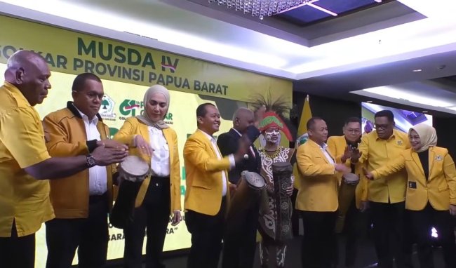 Ketum Bahlil Ajak Golkar Papua Barat Perkuat Konsolidasi Hadapi Agenda Politik 5 Tahun Mendatang