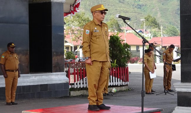 Plh. Sekda Risa Siswojo Ingatkan ASN Puncak Jaya Jaga Disiplin dan Jauhi Judi Online