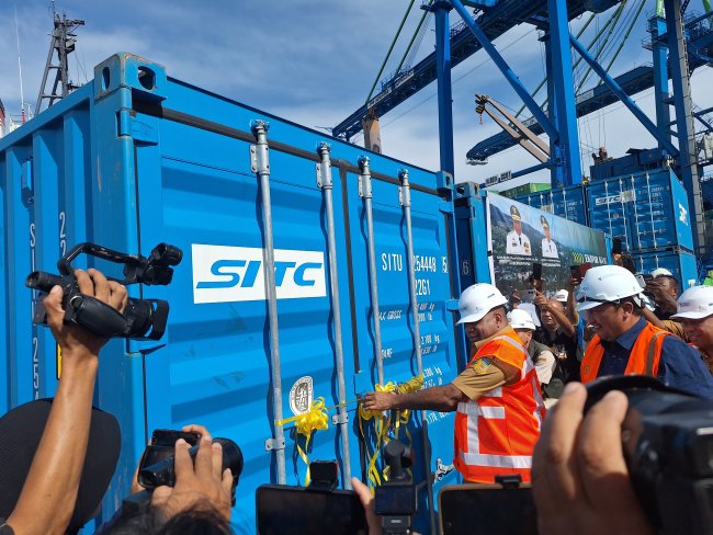 Papua Kirim 196 M³ Kayu Olahan ke China, Gubernur Fakhiri: sejalan dengan Misi Papua Produktif