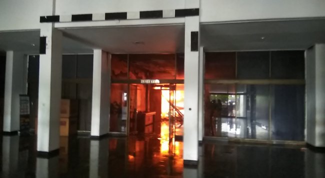Ruangan Dua Lantai di Kantor Gubernur Hangus Terlahap Si Jago Merah 
