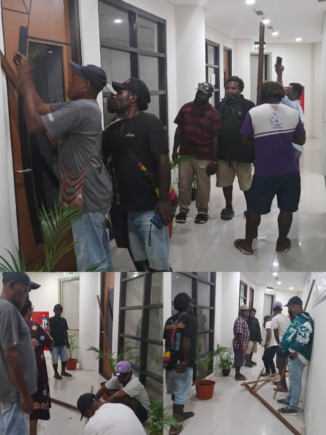 Ruangan Kantor MRP Dipalang, Wakil Ketua II MRP Max Ohee: Segera Mengganti Seklis Ruangan Kantor MRP Dipalang, Wakil Ketua II MRP Max Ohee: Segera Mengganti Seklis