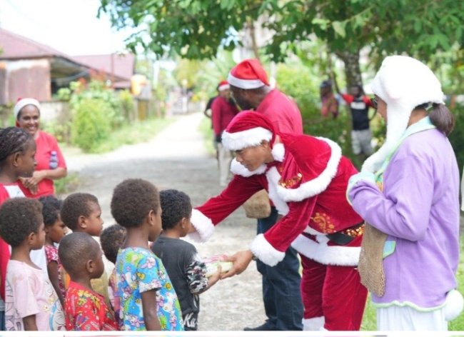 PT Freeport Indonesia Rayakan Natal dan Tahun Baru 2024 Bersama Anak-Anak Pesisir Selatan Mimika