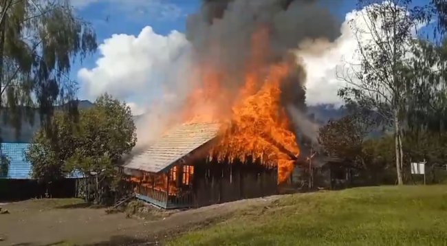 Lagi, KKB Bakar Sekolah di Papua