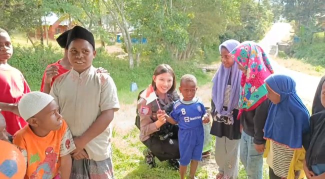 Operasi Damai Cartenz Sambangi Kampung Walesi: Patroli Terpadu dan Bangun Kepercayaan Warga Operasi Damai Cartenz Sambangi Kampung Walesi: Patroli Terpadu dan Bangun Kepercayaan Warga