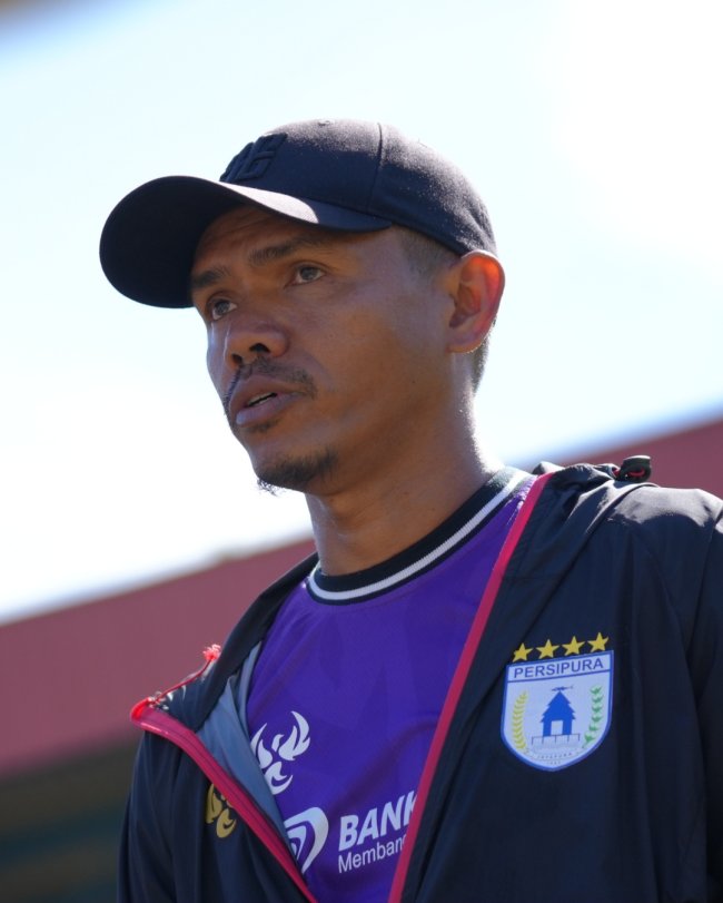 Pelatih Persipura Ricardo Salampessy 'Diberhentikan' Pelatih Persipura Ricardo Salampessy 'Diberhentikan'