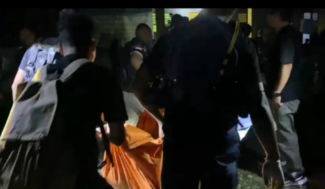 Satgas Ops Damai Cartenz Beserta Polres Yahukimo Evakuasi Korban Penganiayaan di Yahukimo, Diduga Ulah Simpatisan KKB Satgas Ops Damai Cartenz Beserta Polres Yahukimo Evakuasi Korban Penganiayaan di Yahukimo, Diduga Ulah Simpatisan KKB