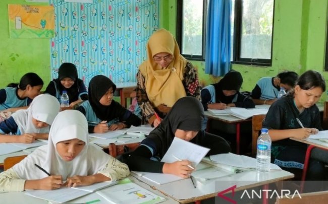 Memikul Tanggung Jawab Renteng Pendidikan Akhlak Generasi Emas