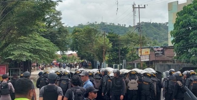 Polda PBD Turunkan Ratusan Personel Amankan Situasi Kota Sorong Polda PBD Turunkan Ratusan Personel Amankan Situasi Kota Sorong