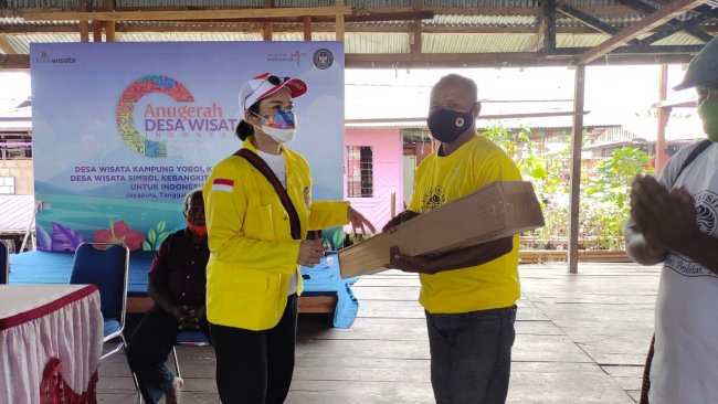 Mahasiswa Pascasarjana Universitas Indonesia Beserta Dosen Pembimbing Kunjungi Kampung Yoboi Serta Berikan Bantuan