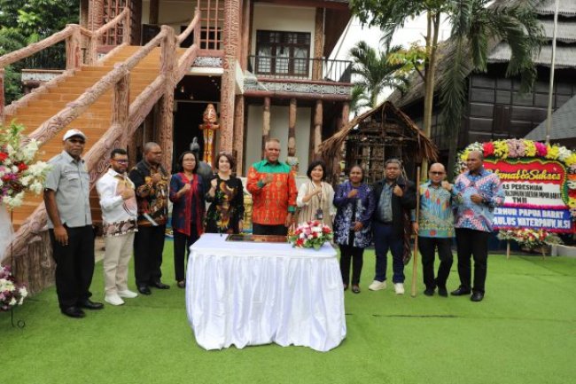 Gubernur Waterpauw Sebut Anjungan Papua Barat di TMII adalah Etalase Daerah yang Perlu Dirawat