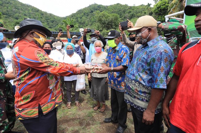 Pemprov Papua Kembali Salurkan Sembako dan Pangan Lokal Kepada Warga di Jayapura