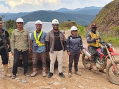 BPJN Wamena Berhasil Evakuasi 400 Mobil Lajuran yang Terjebak di Jalan Trans Papua Yalimo 