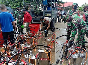 Cegah Covid-19 di Merauke, Pemda dan TNI Polri Bersinergi Lakukan Penyemprotan Disinfektan