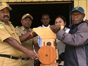 Dinas Perkebunan Puncak Jaya Serahkan Dua Mesin Pengelola Kopi di Distrik Nume