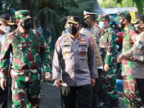 Tinjau Bangkalan Bareng Panglima TNI, Kapolri Paparkan Langkah Selamatkan Warga dari Risiko Covid-19 