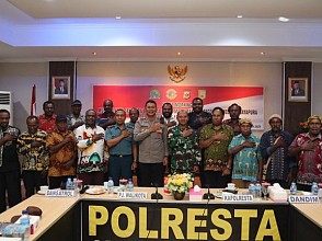 Kapolresta Jayapura Ajak Tomas Lapago dan Meepago Jaga Kondusifitas Keamanan Jelang Pemilu 2024