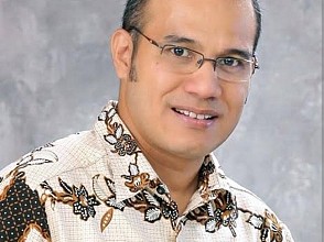 Viktor Abaidata Calon Komisaris Independen Bank Papua Yang Kompeten