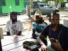 Satgas Pamtas Yonif PR 328/DGH Amankan Enam Orang Simpatisan OPM Satgas Pamtas Yonif PR 328/DGH Amankan Enam Orang Simpatisan OPM
