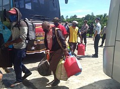 Terlibat Kasus Keimigrasian 30 WNA asal Papua New Guinea Dipulangkan Terlibat Kasus Keimigrasian 30 WNA asal Papua New Guinea Dipulangkan