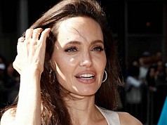 Angelina Jolie Di isukan Bakal Nikah Lagi Angelina Jolie Di isukan Bakal Nikah Lagi