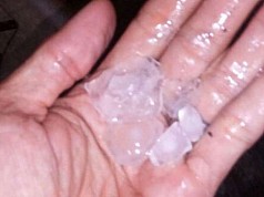 Depok Kembali Diguyur Hujan Es Depok Kembali Diguyur Hujan Es