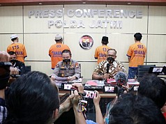 Ditreskrimsus Polda Jatim Bekuk 4 Orang Penyebar Ujaran Kebencian Terhadap Menkopolhukam Ditreskrimsus Polda Jatim Bekuk 4 Orang Penyebar Ujaran Kebencian Terhadap Menkopolhukam