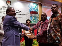Sejarah, Kabupaten Paniai Akhirnya Dipimpin Seorang Pilot  Sejarah, Kabupaten Paniai Akhirnya Dipimpin Seorang Pilot