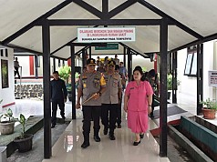 Kapolda Papua Jenguk Korban Pemerkosaan KKB di RS Bhayangkara Kapolda Papua Jenguk Korban Pemerkosaan KKB di RS Bhayangkara