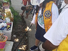 HUT PI ke 164, Lions Club Jaksel Baksos Kumpulkan 200 Kantong Sampah di Pulau Mansinam