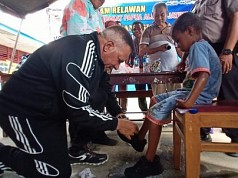 Ikatan Masyarakat Papua Alumni Jatim Berbagi Kasih di Kampung Puay