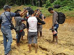Trans Papua Mansel dan Bintuni Rusak Parah Trans Papua Mansel dan Bintuni Rusak Parah
