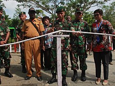 Satgas Pamtas Yonif 328 Bantu Warga Kampung Yetti Atasi Krisis Air