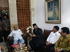 Jenguk Syafii Maarif, Surya Paloh Ungkap Kekagumannya Jenguk Syafii Maarif, Surya Paloh Ungkap Kekagumannya