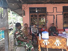 Babinsa Koramil Depapre Turut Serta Mengamankan Pemilihan Kepala Kampung Babinsa Koramil Depapre Turut Serta Mengamankan Pemilihan Kepala Kampung