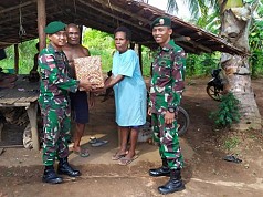 Jumat Berkah Ala Satgas Pamtas Yonif MR 411/PDW Kostrad Jumat Berkah Ala Satgas Pamtas Yonif MR 411/PDW Kostrad