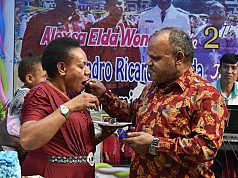 Rayakan Ultah, Ketua TP-PKK Puncak Jaya Ceritakan Kisah Sedihnya Semasa Kecil Rayakan Ultah, Ketua TP-PKK Puncak Jaya Ceritakan Kisah Sedihnya Semasa Kecil