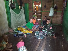 Satgas TNI Pos Skamto Gelar Komsos dan Pengobatan Keliling di Kampung Yowong Satgas TNI Pos Skamto Gelar Komsos dan Pengobatan Keliling di Kampung Yowong