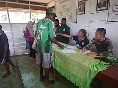 TNI Turun ke Pelosok Kampung di Oksibil Demi Memberikan Pelayanan Kesehatan TNI Turun ke Pelosok Kampung di Oksibil Demi Memberikan Pelayanan Kesehatan