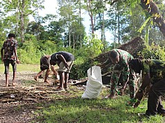 Peringati Hari Sampah,  Satgas 754 ENK Lakukan Ini di Kampung Inamco Peringati Hari Sampah,  Satgas 754 ENK Lakukan Ini di Kampung Inamco