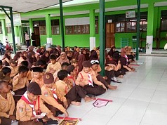 TNI Latih P3K Siswa SMP IT Nurul Huda Arso TNI Latih P3K Siswa SMP IT Nurul Huda Arso