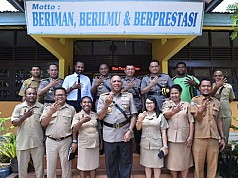 Kapolda Papua Berikan Tali Asih Kepada Siswa SMA Negeri 5 Jayapura  