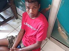 Rampas Tas Seorang Ibu, Remaja Ini Nyaris Diamuk Warga Rampas Tas Seorang Ibu, Remaja Ini Nyaris Diamuk Warga