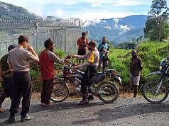 Sampaikan Pesan Kamtibmas, Polsek Ilu Puncak Jaya Gelar Patroli Dialogis 